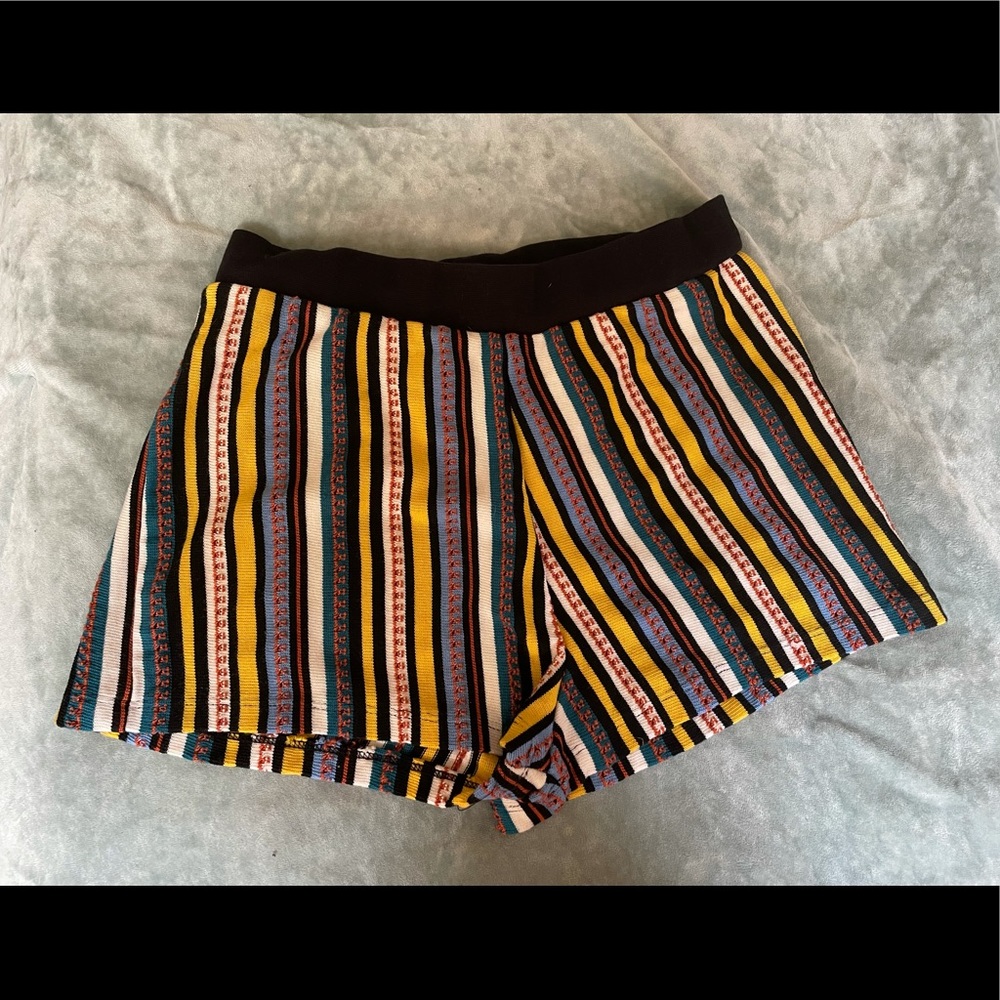 Zara shorts size small